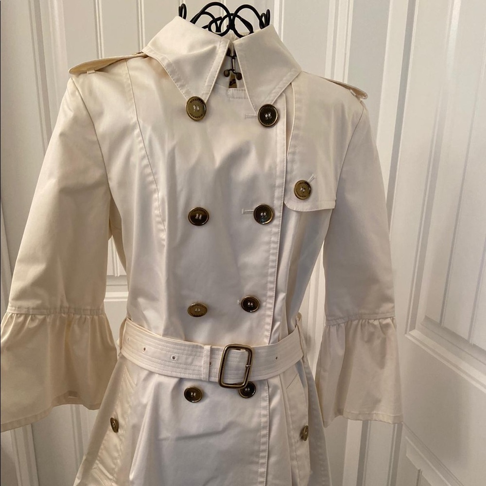BURBERRY TRENCH COAT